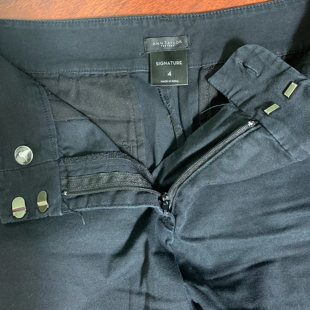 Ann Taylor | Signature Black Cotton Spandex Blend Shorts - 4 - Picture 3 of 4